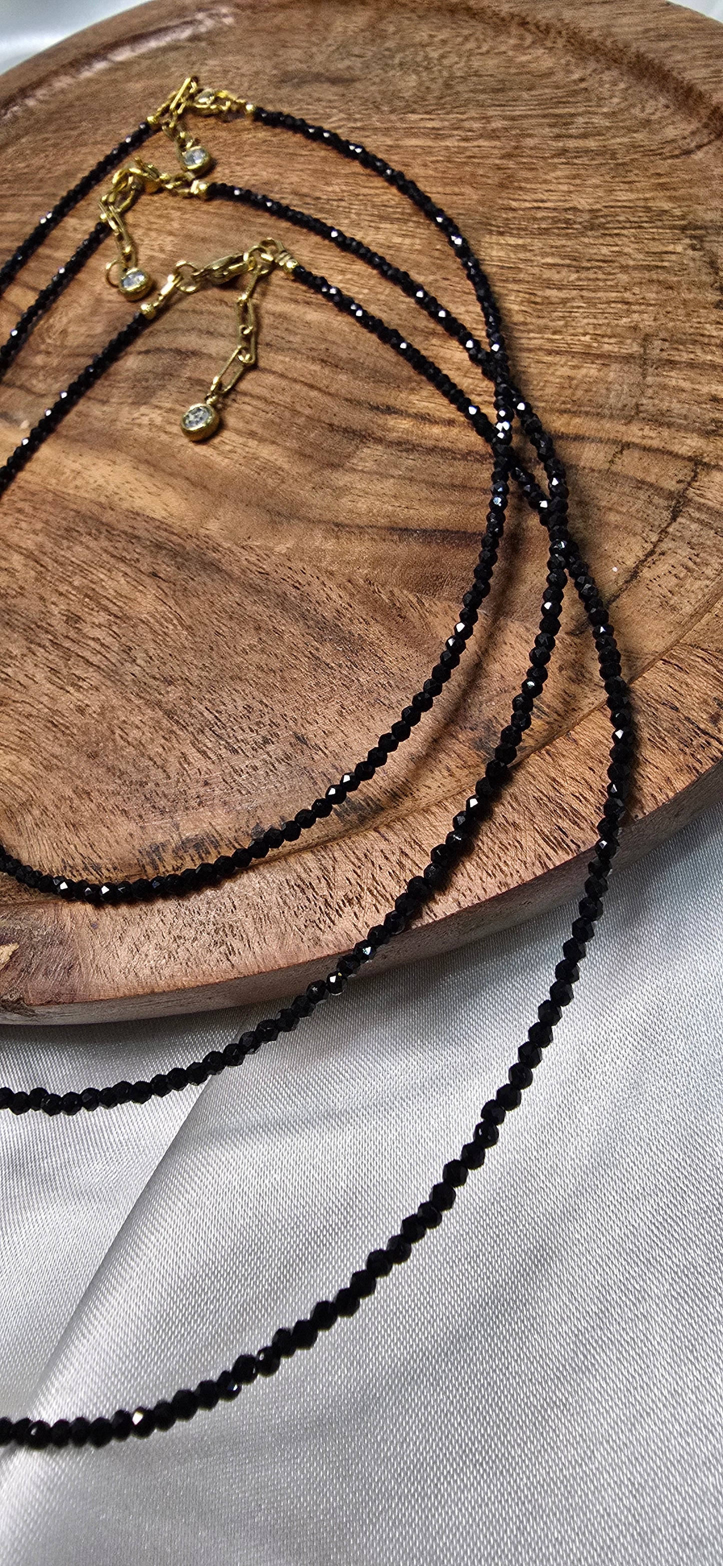 Minimalistický choker náhrdelník Spinel