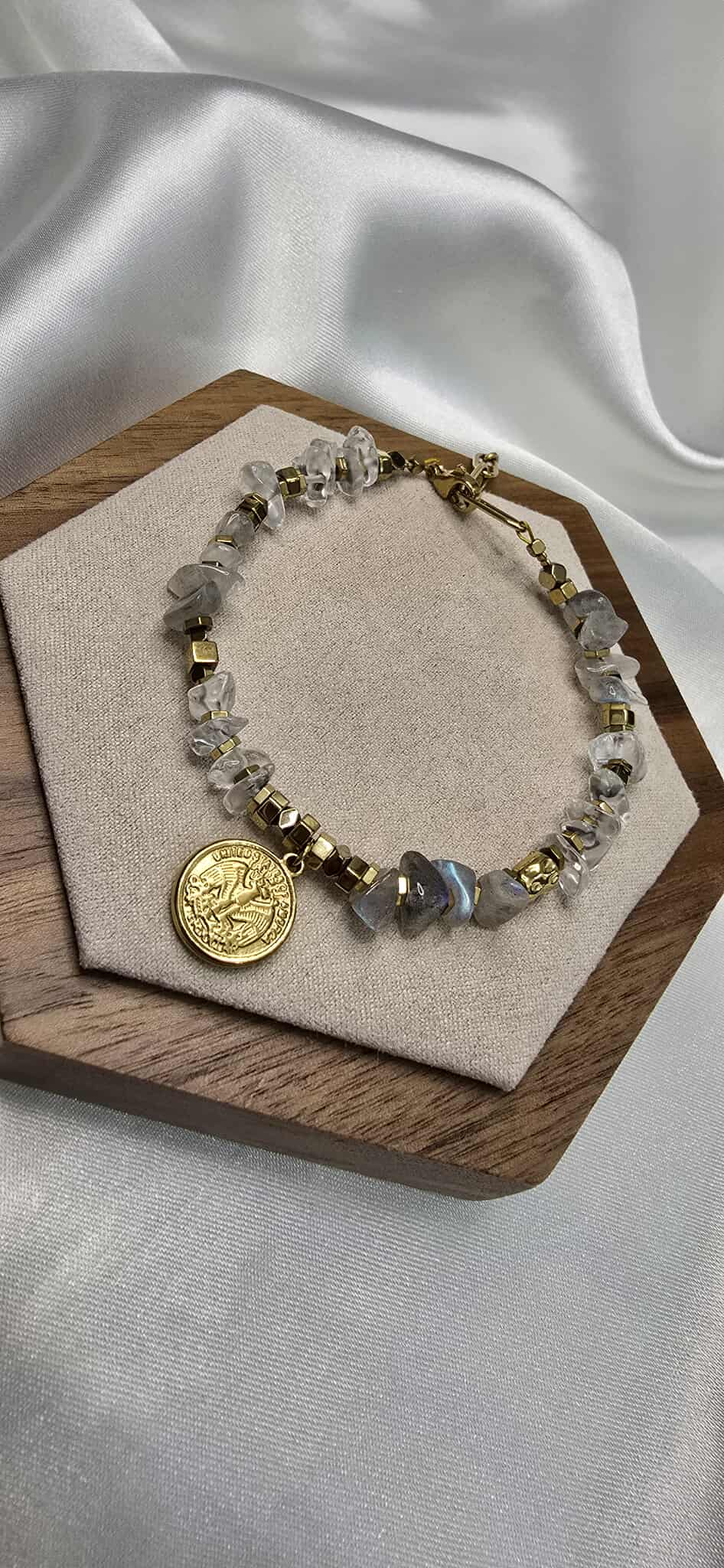 Náramok Labradorite and Hematite Coin Charm