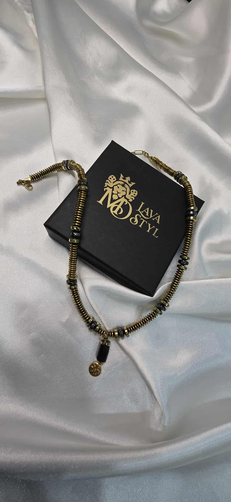 Náhrdelník Queen of Shadows