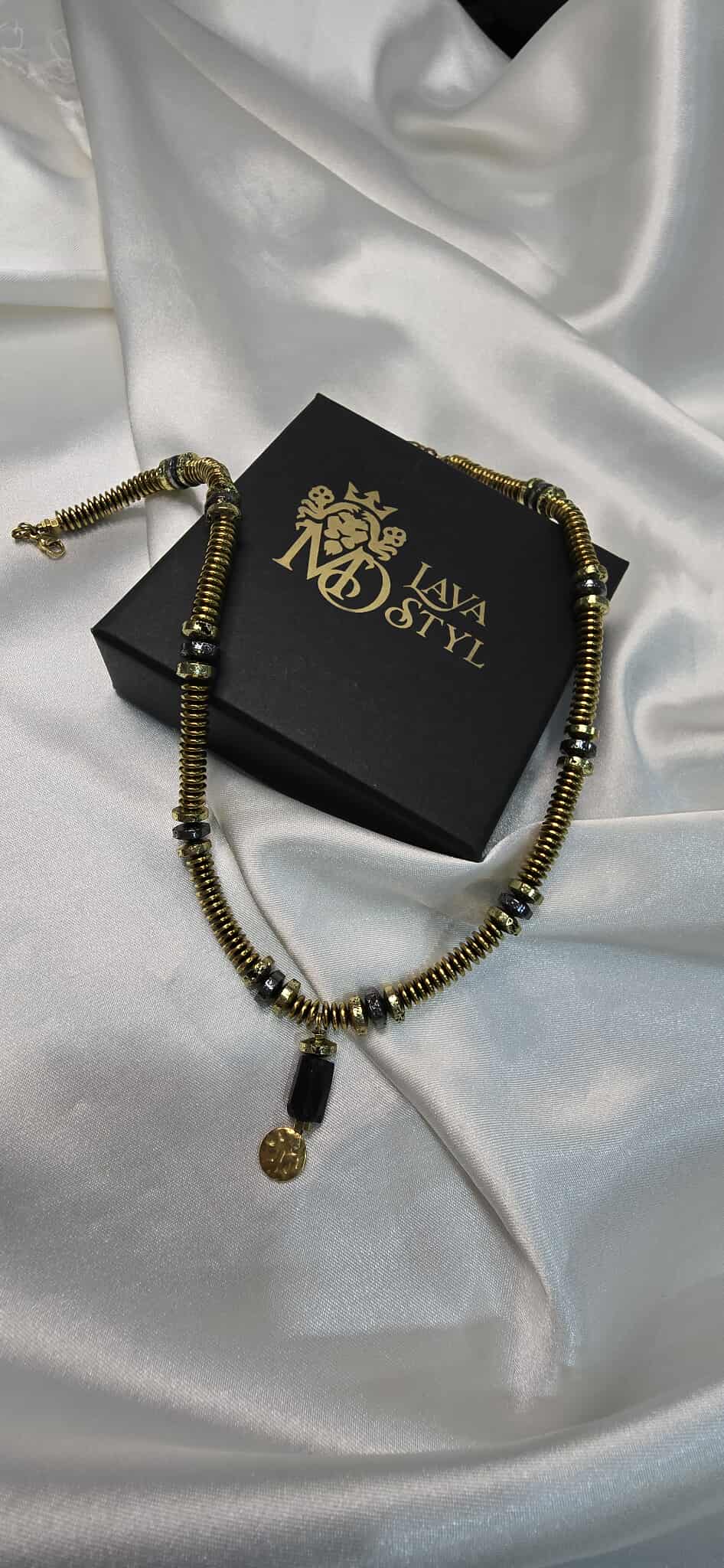 Náhrdelník Queen of Shadows