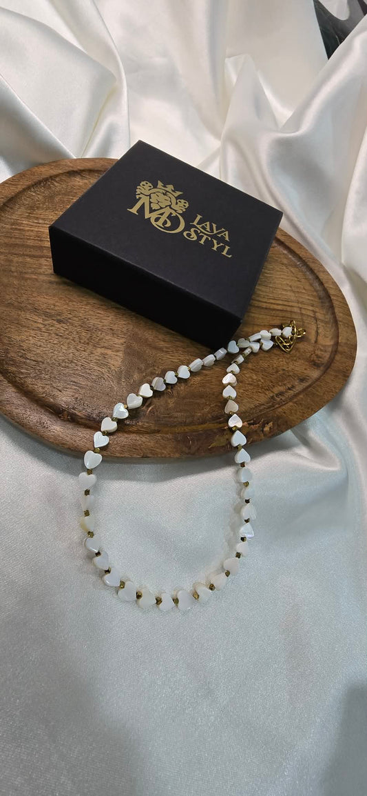 Perleťový náhrdelník so srdiečkami