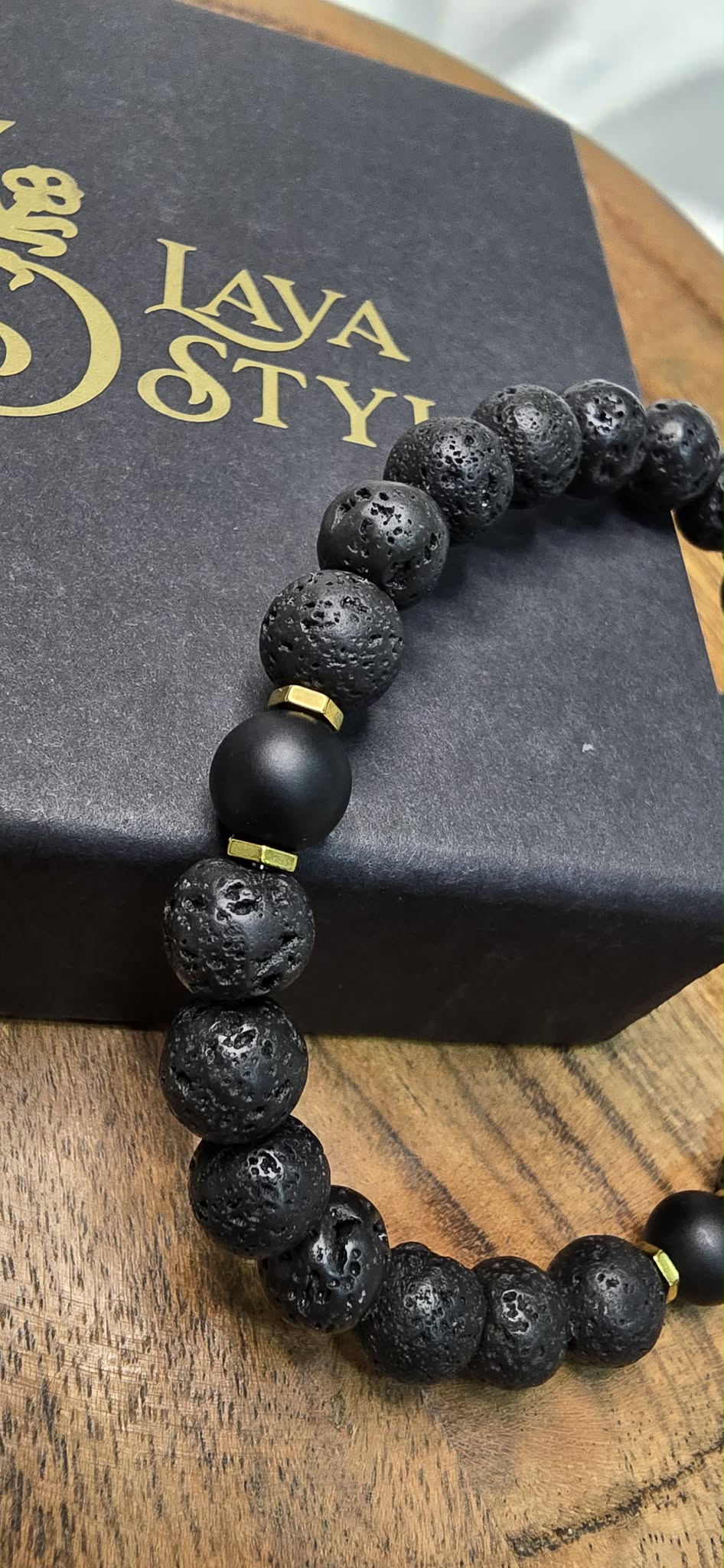 Náramok Lava Black Gold – lávový kameň, onyx & zlatý hematit